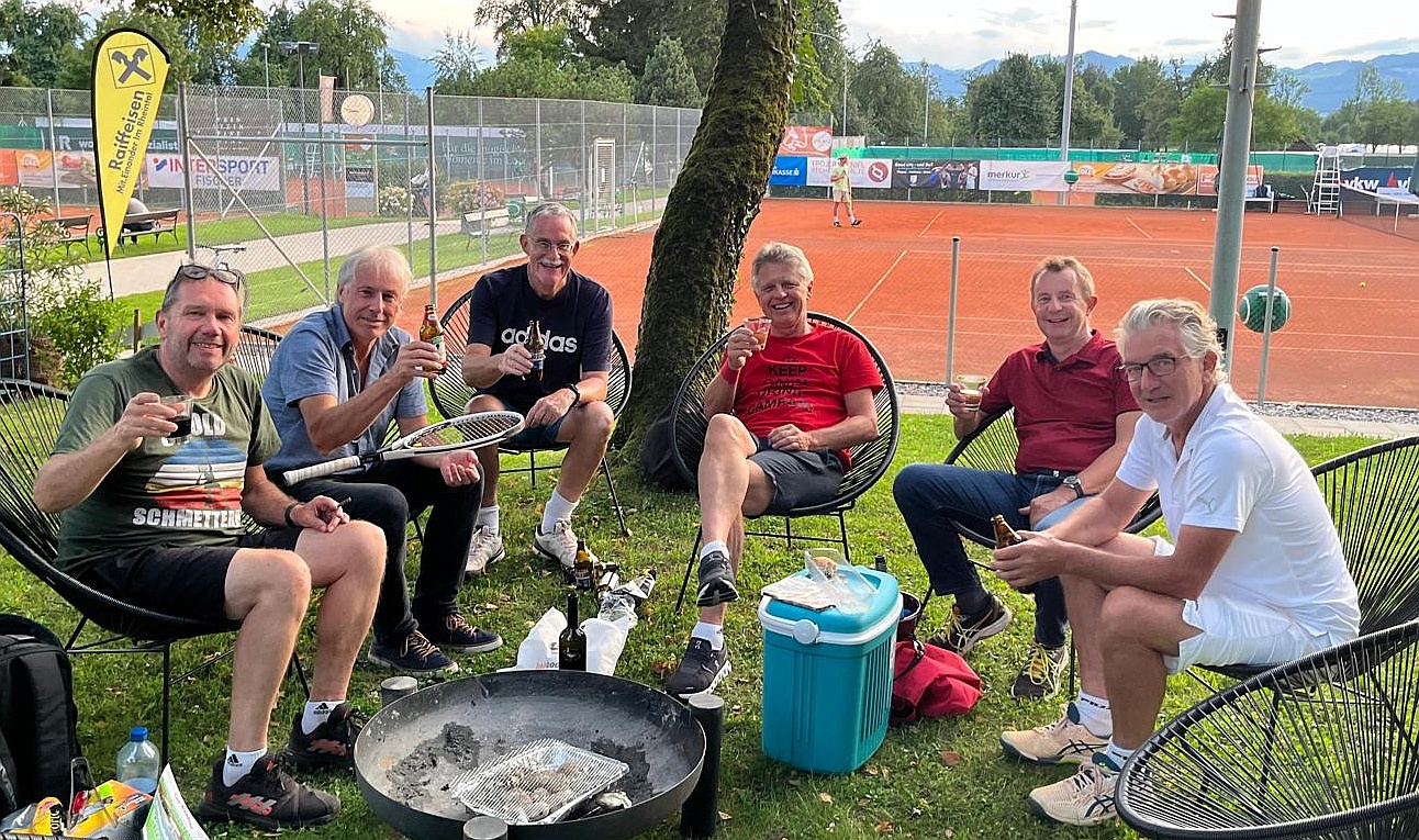 Ein perfekter Abend fr den Ausklang nach dem Mittwoch Training mit den Schwerpunkten '65 Jahre Elmar' und 'berraschung von MF Peter' 