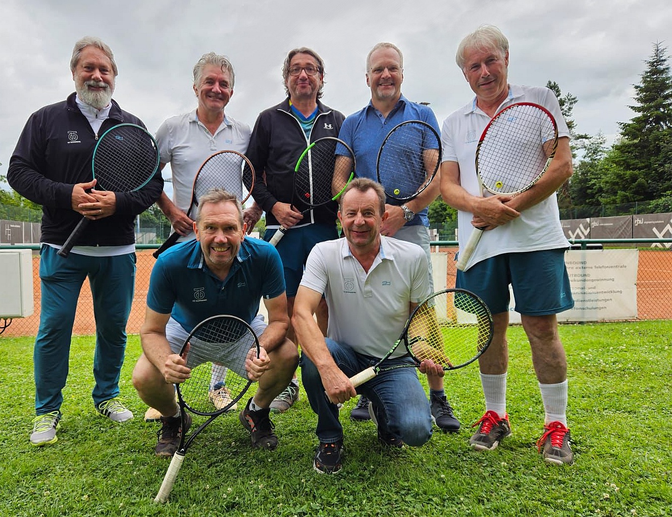 TCD Herren 55 mit Max, Thomas, Stefan, Doci Markus, Kurt und vorne Gerhard und Rbi - VMM 55 Meister 2024